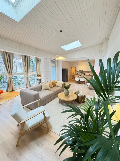 Charming 2-Story City Town House - Image 1