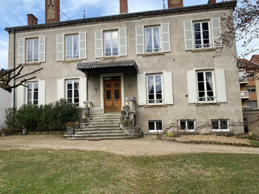 Garden-level apartment - Image 1