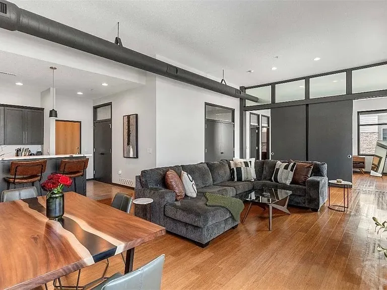 Modern Luxury West Des Moines Condo - Image 1