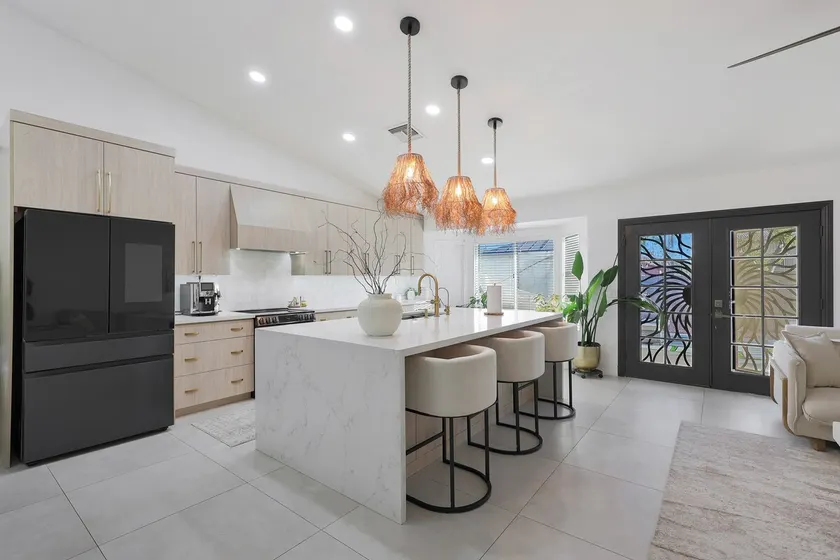 Modern Work‑Friendly Retreat - Image 1