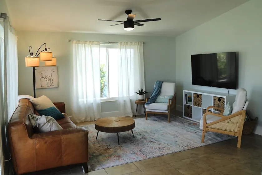 Sunny Escape - Walk to the River - Sleeps 6+ - Image 1