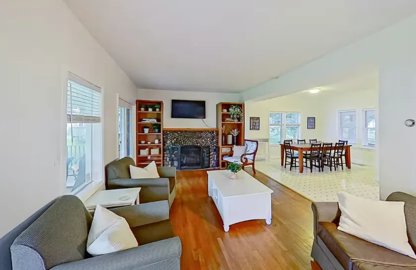 Stapleton Lakehouse (Private Beach Access) - Image 1