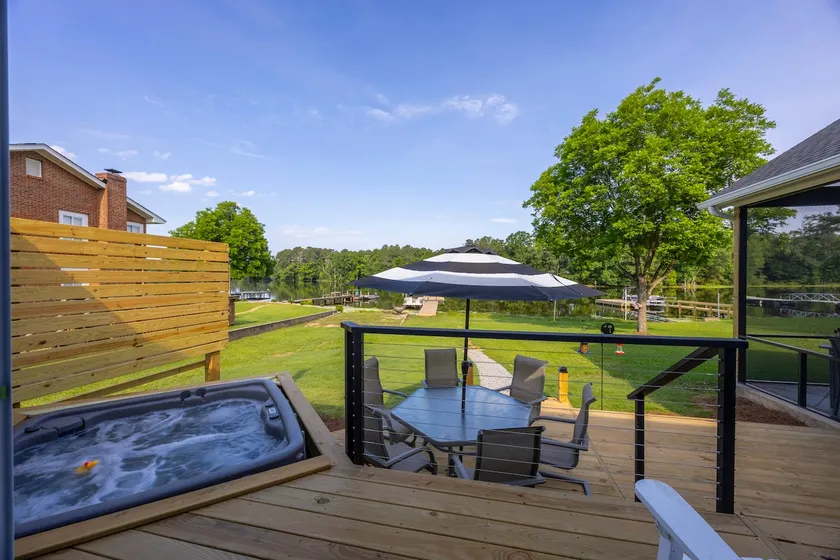 Bluebird Bay w/ Hot Tub & Outdoor Area | Sleeps 8 - Image 1