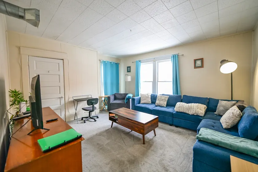 Roomy Upstairs Apartment - Image 1