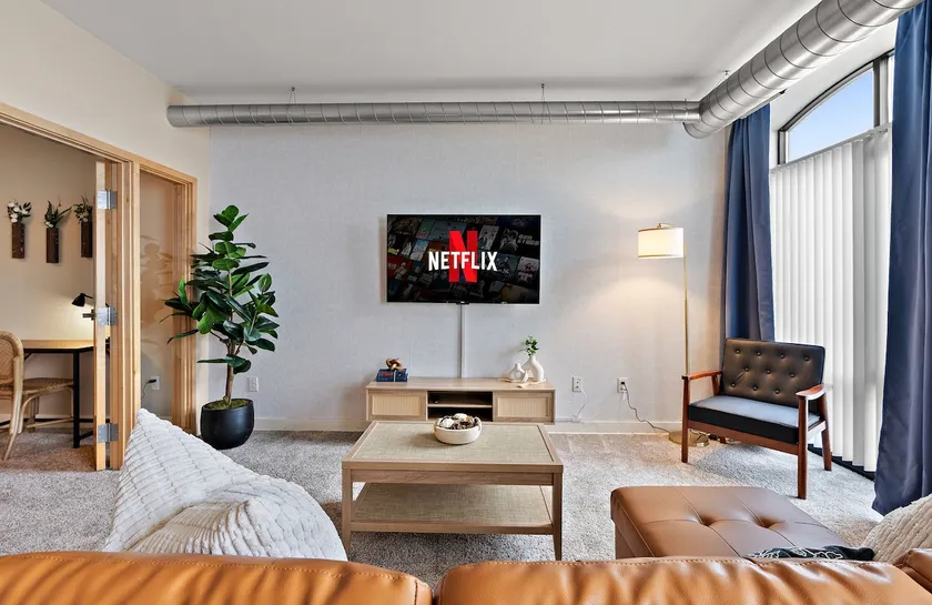Central, Free Parking, Gym, Fast Wifi | Avry Apt - Image 1