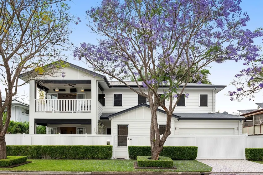 Maison Marie: Cinebar Getaway 4 Bedrooms 2.5 Baths - Image 1