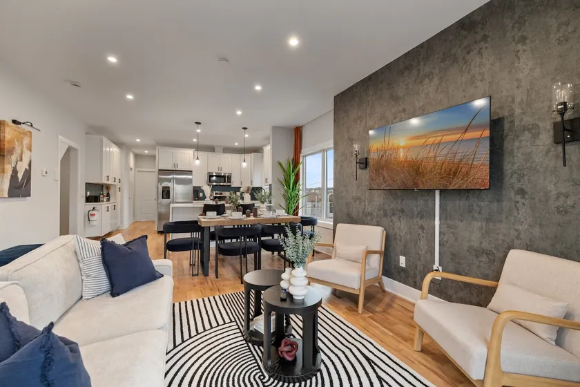 Luxe apt 20%off~3 Car Garage, 3bath~Close to NYC - Image 1