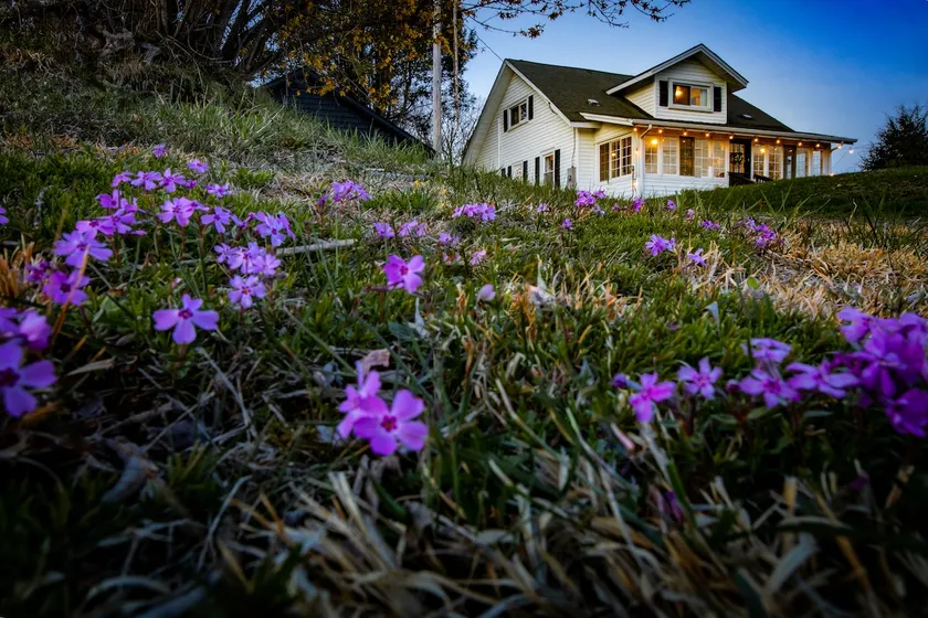 Farmhouse Retreat-HOT TUB / EV! *8 min from NRG!* - Image 1