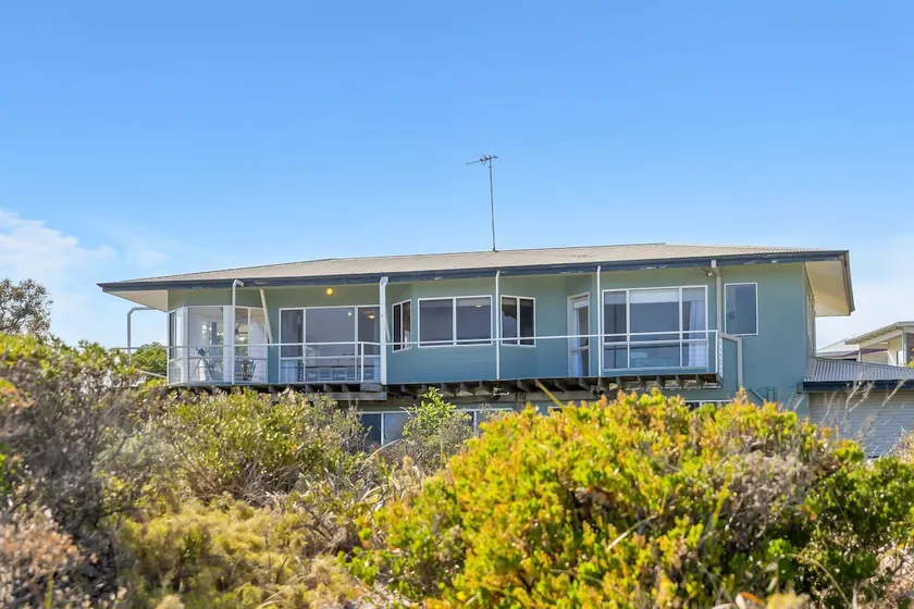 Salt & Peppermint Beachfront Escape Stunning Views - Image 1