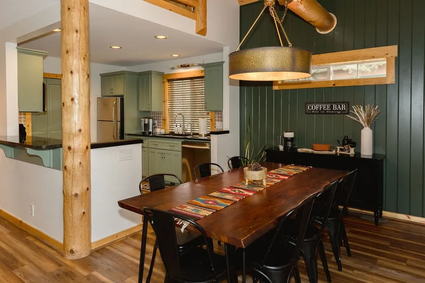 Luxurious 3BR/2BA Eagle Crest Chalet on Golf Course w/ Private Hot Tub & Garage - Image 1