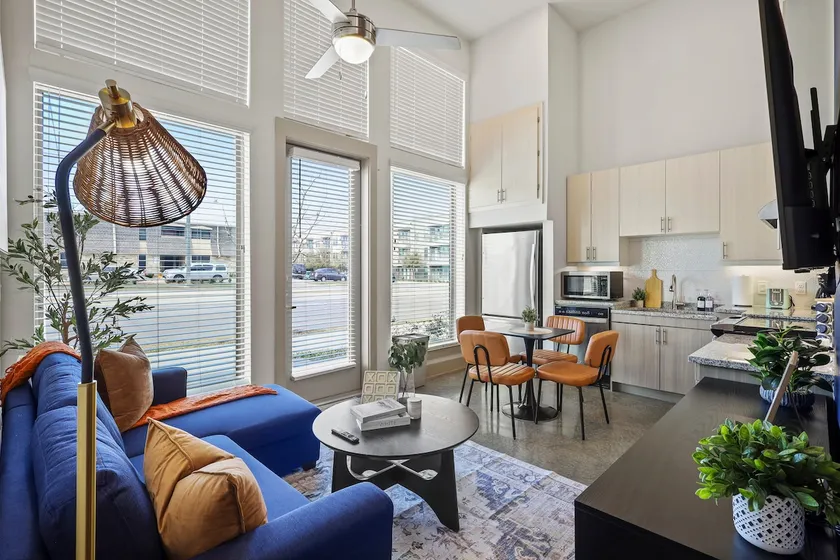 Modern & Chic 1B Apt by Bishop & Downtown - Image 1
