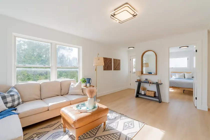 Charming 3BR Beach House with BBQ in Grand Bend - Image 1