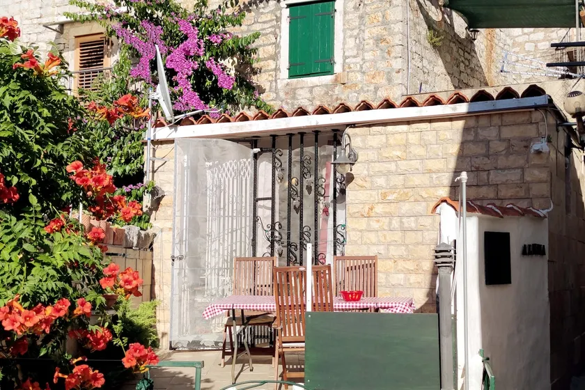 Apartment Alena with terrace and garden Center Jelsa - Image 1