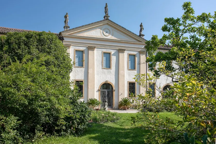 The guesthouse of Villa Rosa - Image 1