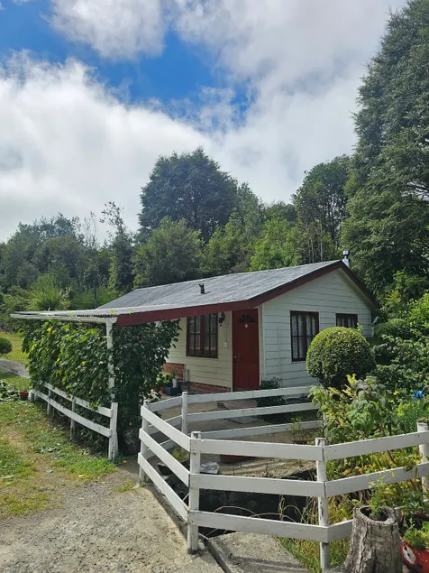 Cabin in the countryside - Image 1