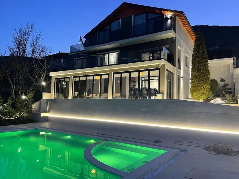 Bella Vista Residence - Image 1