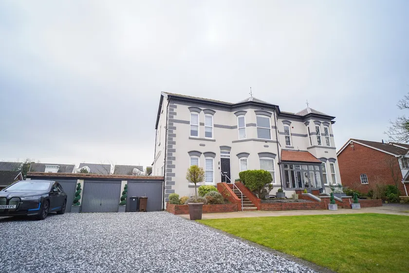 Birkdale Retreat - Image 1