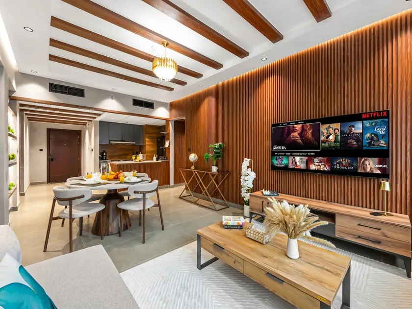 Luxury Apartment In the Heart of Dubai Marina - Image 1