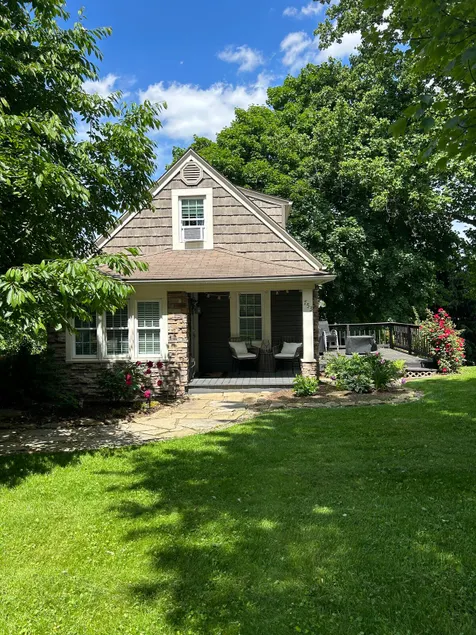 Cottage in Sugarcreek with Hot Tub - Image 1