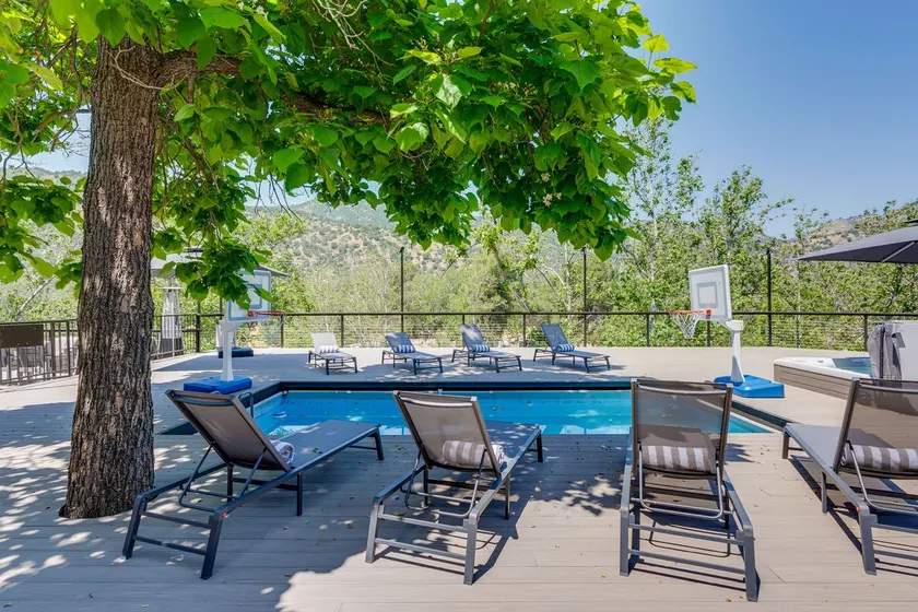 Kaweah River Cabin with pool - Image 1