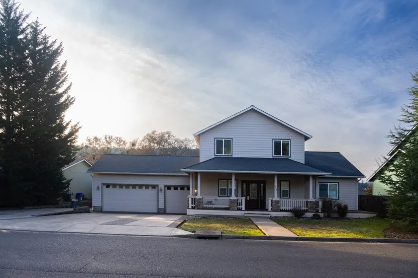 Xenia House - North Roseburg - Image 1
