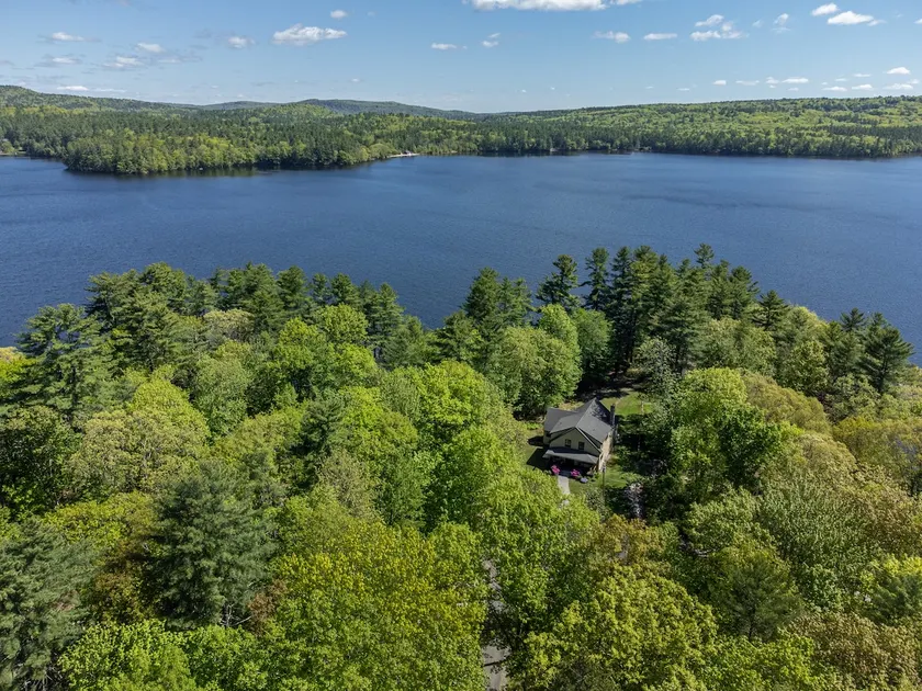 Spacious Lakehouse +Private Dock+Firepit+Kayaks - Image 1