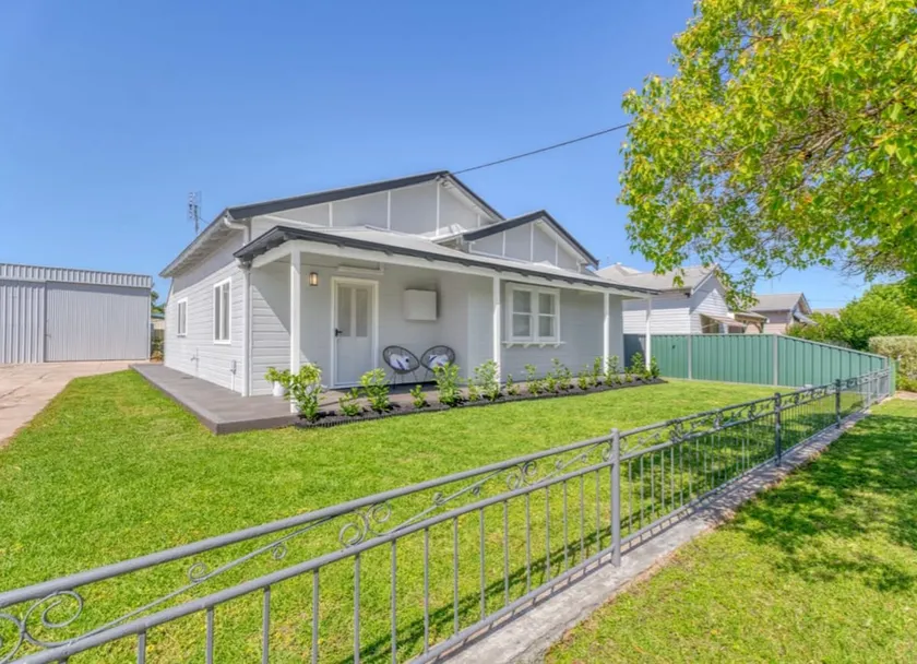Charlotte Suite - Your Boutique Retreat in Dubbo - Image 1