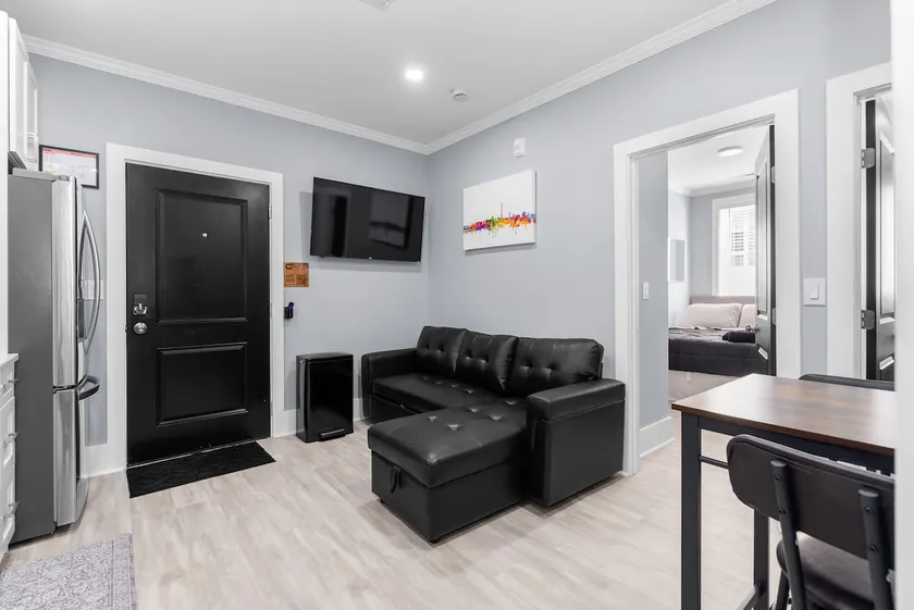 The Capitol Suite + 2Bed Condo+Private Parking - Image 1