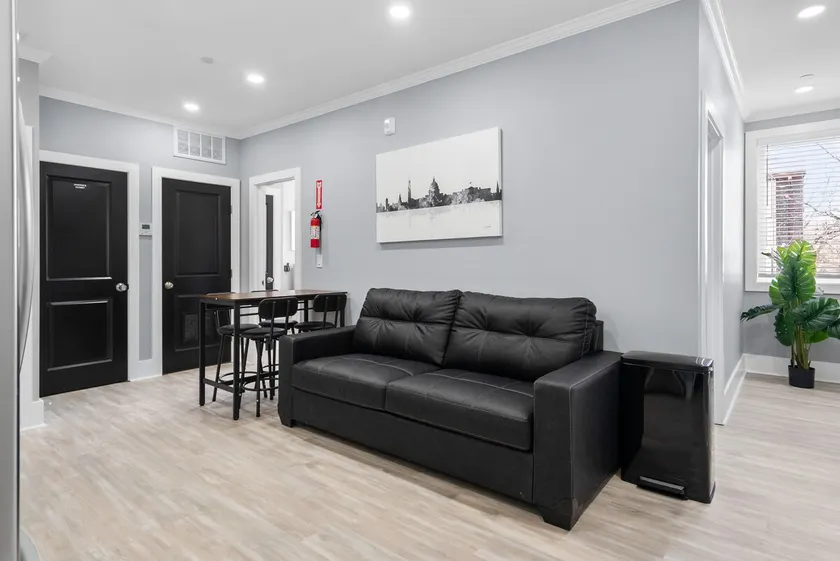 NewLuxCondo 2bed+Laundry+Parking - Image 1