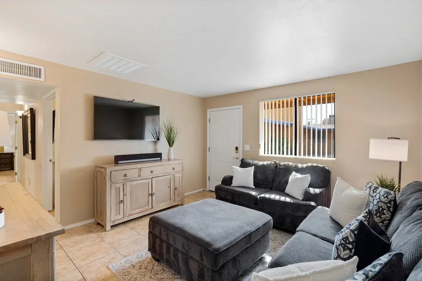 2 Miles to UofA | Pool & spa in Gated Community - Image 1