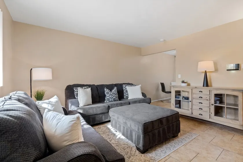 2 Miles to UofA | Pool & spa in Gated Community - Image 1