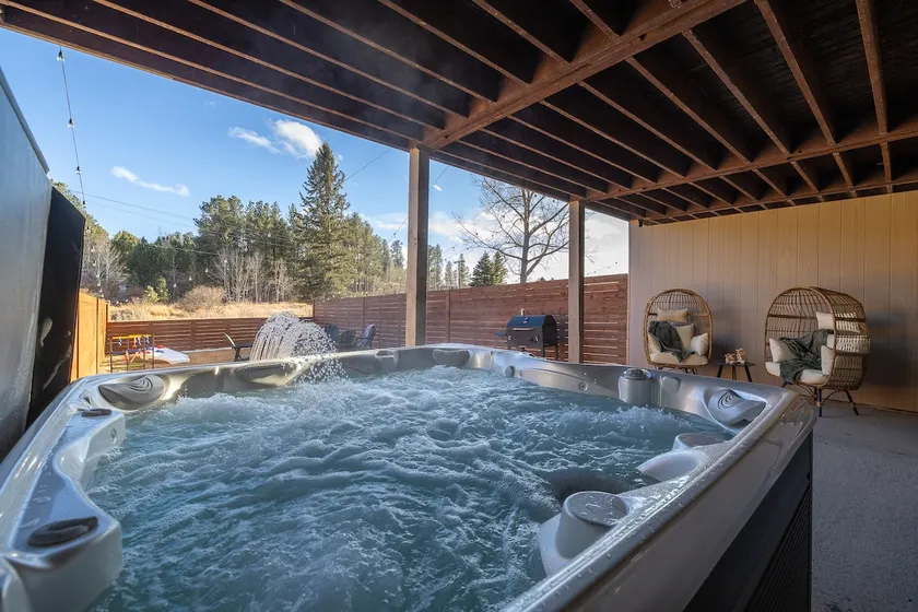 Buffalo Roam - Hot Tub & Nature in Town - Image 1