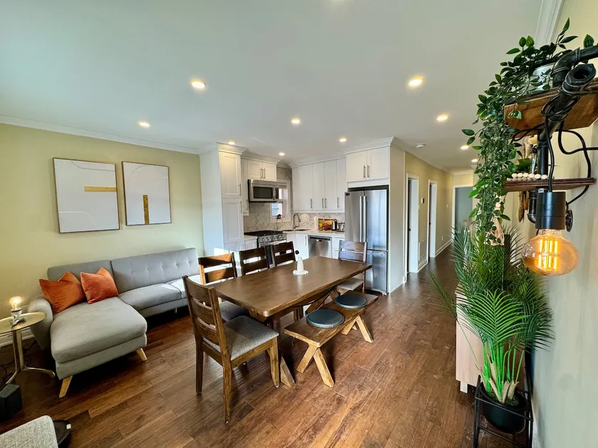 3BR Cozy home with Free 2 Parking/pet friendly - Image 1