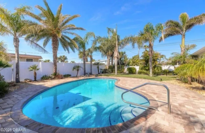 Beachside Bungalow • Heated Pool • Hot Tub • Beach - Image 1