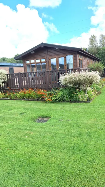 Lakeview Lodge - Image 1