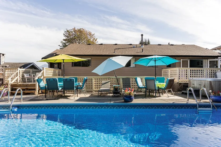 Fun Comfy house with Pool and Hotub - Image 1