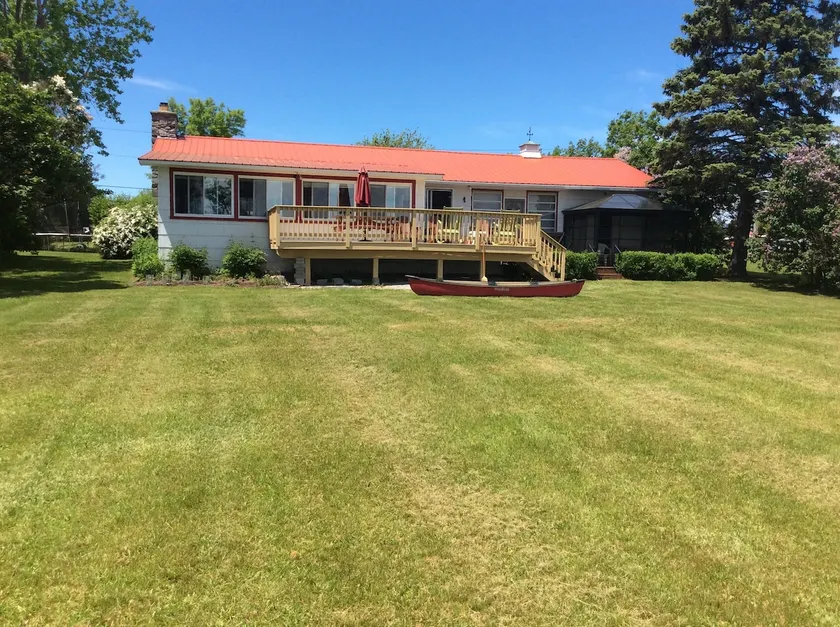 Cottage with Private Beach - Image 1