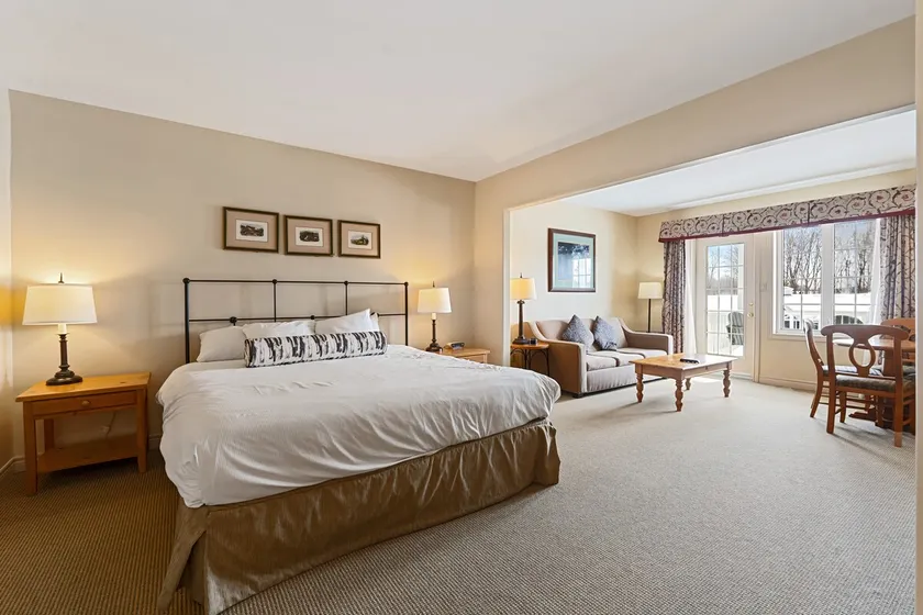 Peaceful Escape King Bed and Outdoor Activities - Image 1