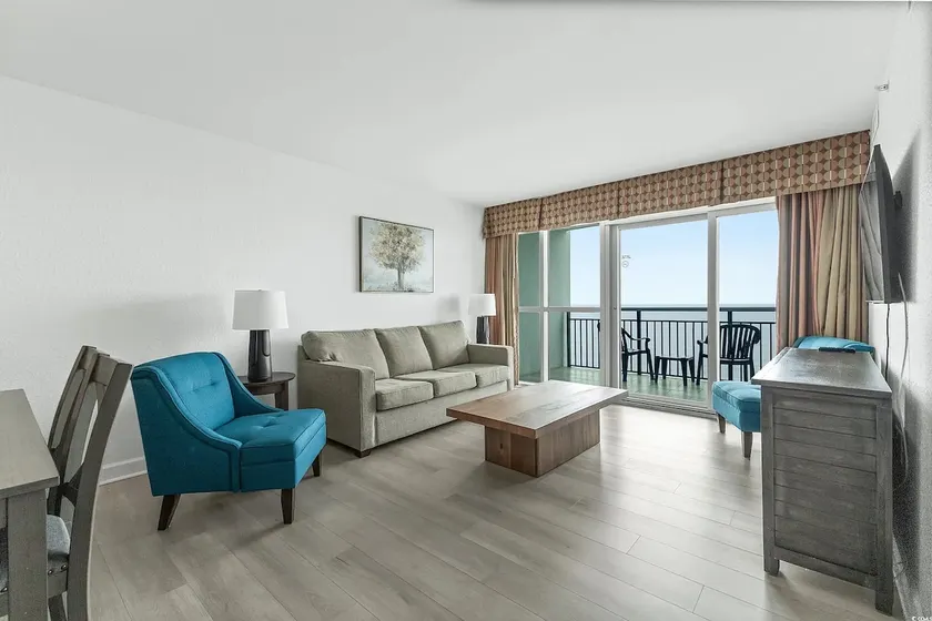 1BR Oceanfront, 16th floor, Bayview Resort, Pools - Image 1