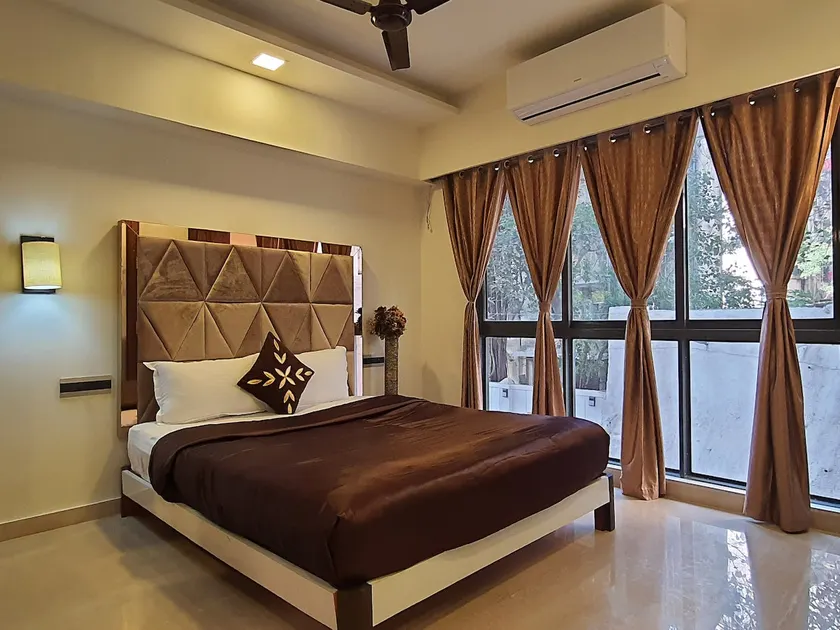 Charming 1BHK 5 mins to BKC + Parking + TV + Wi-Fi - Image 1