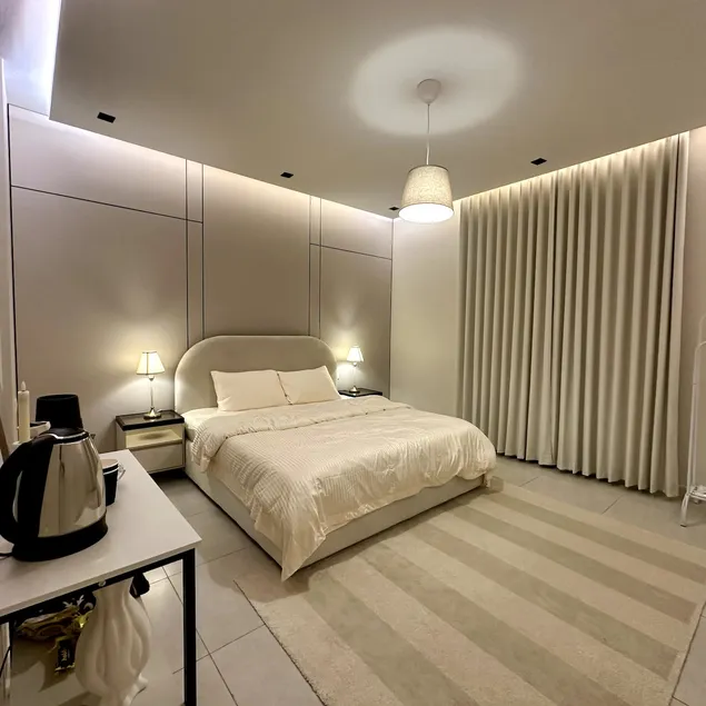 Modern Apartment Near Airport Smart TV Self entry. - Image 1