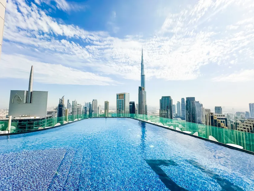 ALiving Luxe 2BR with higest Infinity Pool Close to Dubai Mall & Burj Khalifa - Image 1