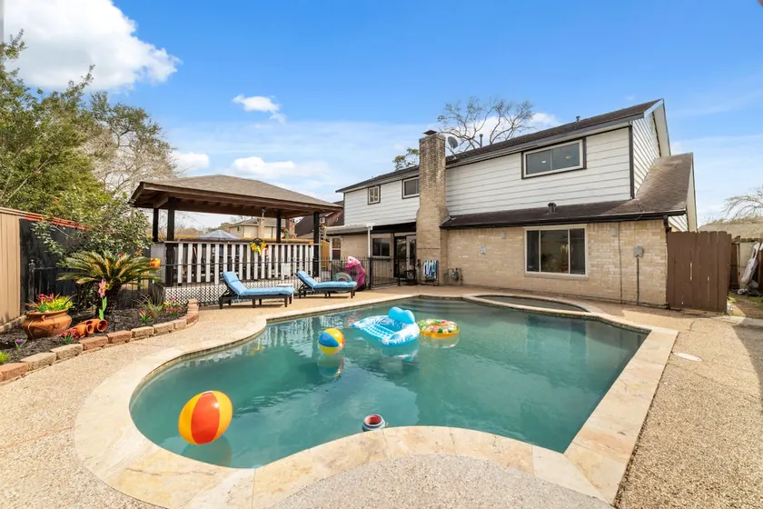 Stay, Swim & Play Group Getaway! - Image 1