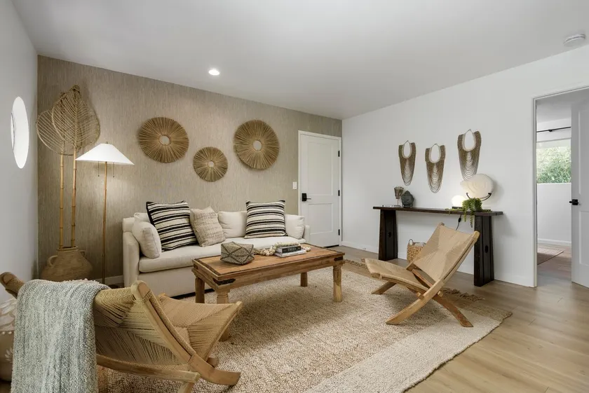 Tropical 1BR Hideaway and Balcony - Image 1