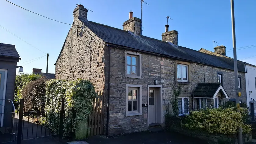 8 Oak Cottages - Image 1