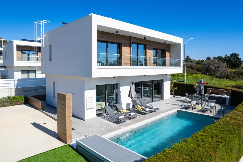 Soleil Luxury Villa by Nomads - Walk to Coral Bay - Image 1