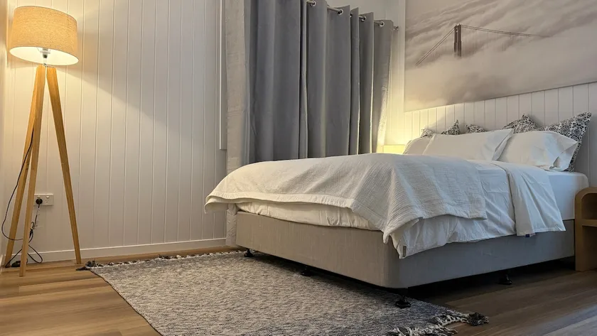 S1 - Modern 1BR Stay – Work & Leisure - Image 1