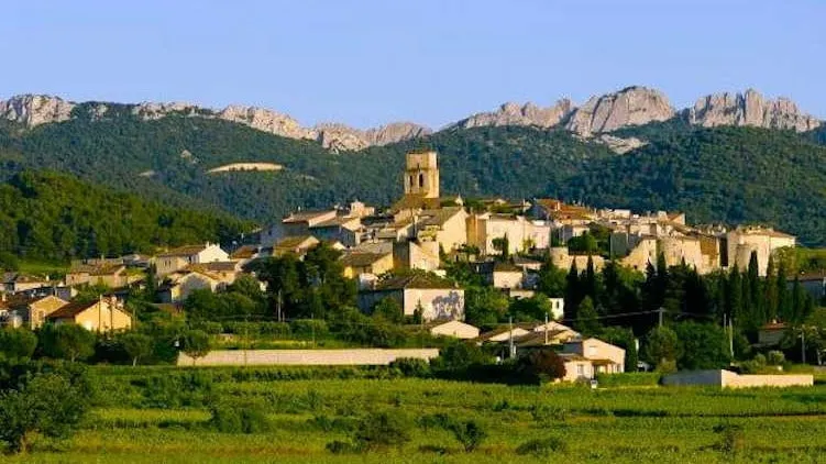 Chic & Charming House in Provence - Image 1