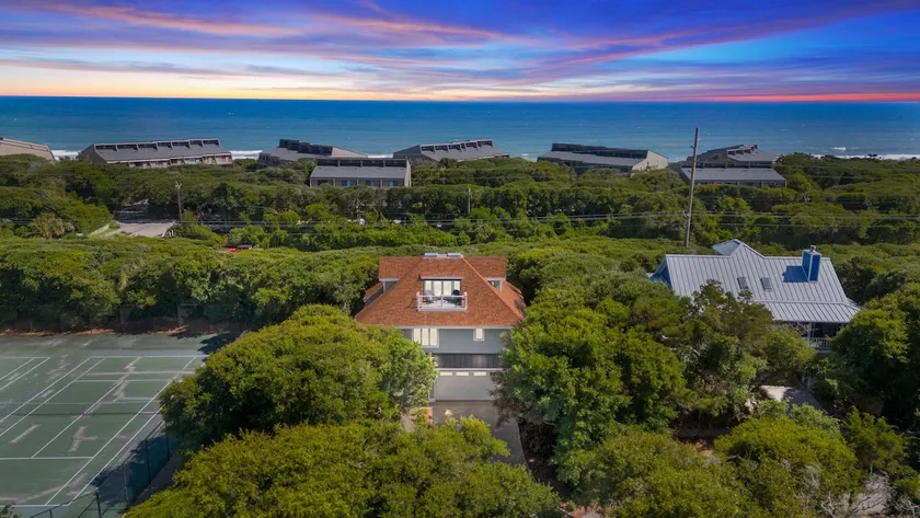 Walk to Private Beach |Marina |3 Pools | Sleeps 10 - Image 1