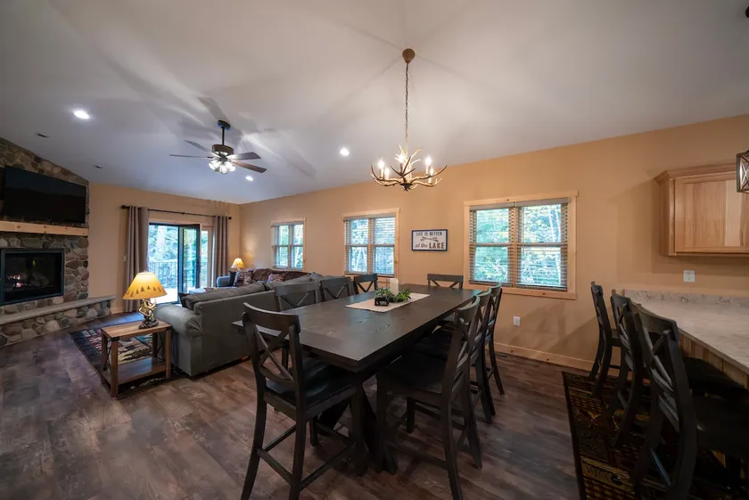 Deluxe 4BR Lakefront Two Level Duplex - Image 1